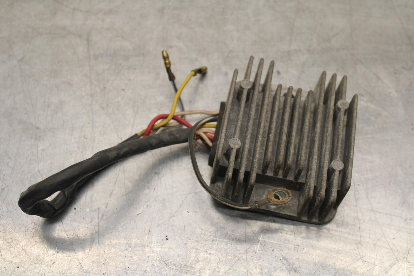 80-83 SUZUKI GS750E RECTIFIER VOLTAGE REGULATOR BB82