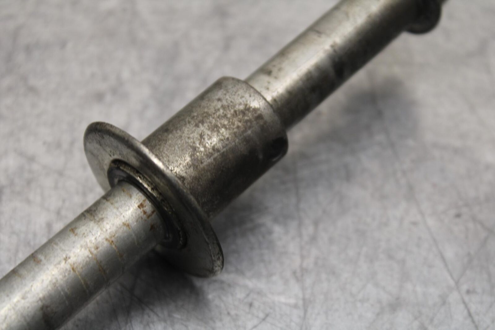 04-09 SUZUKI GS 500 FH GS500F FRONT WHEEL RIM AXLE PIVOT BOLT BB97