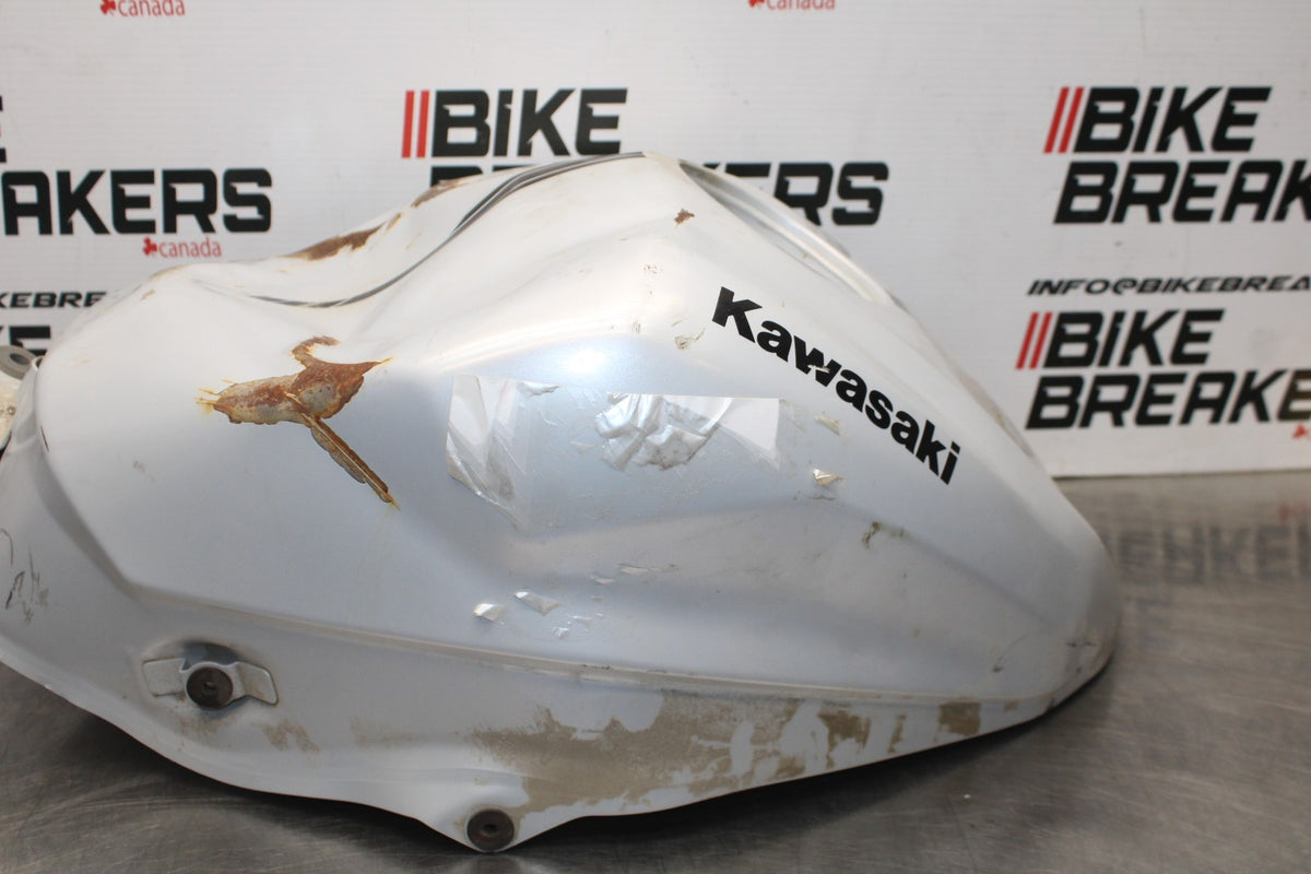 23-26 KAWASAKI NINJA ZX4RR GAS TANK FUEL CELL PETROL RESERVOIR BB872