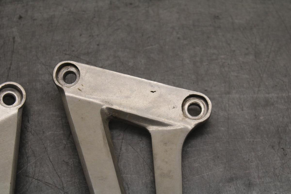 08 HONDA CBR125R REAR BACK PASSENGER PEG SET PAIR BB114