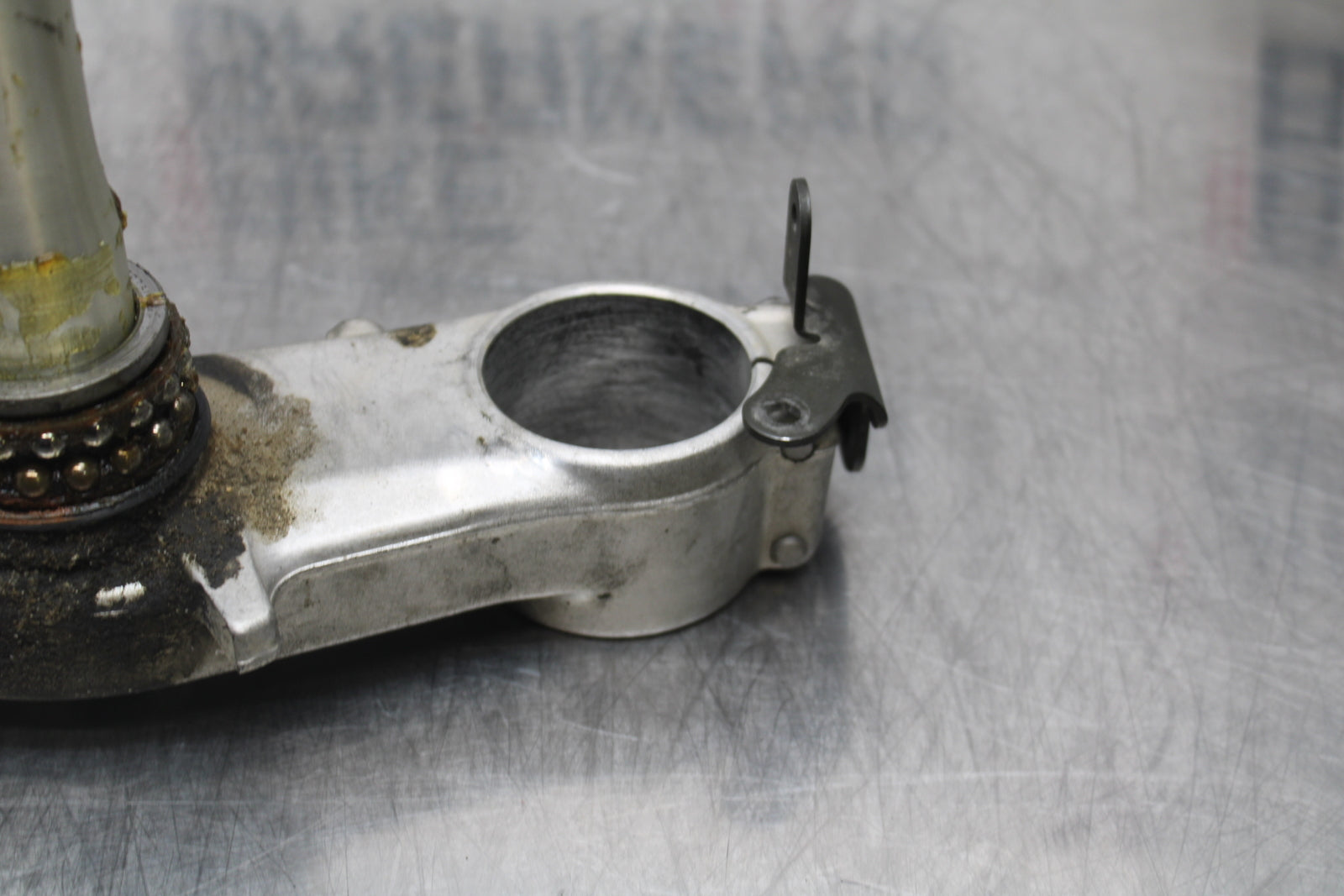 04-05 KAWASAKI NINJA ZX10R FRONT FORKS CLAMP LOWER TRIPLE TREE STEM BB163