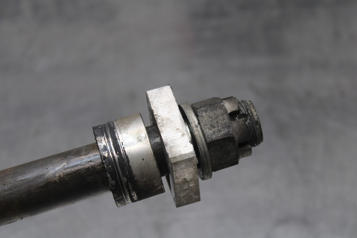 98 KAWASAKI NINJA ZX6 REAR AXLE BACK WHEEL RIM PIVOT BOLT AXEL BB870