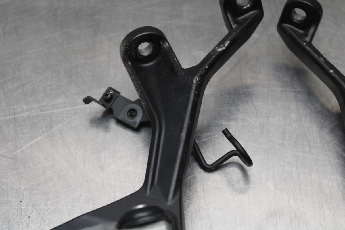 24 KAWASAKI NINJA 500 ABS REAR BACK PASSENGER PEG SET PAIR BB818