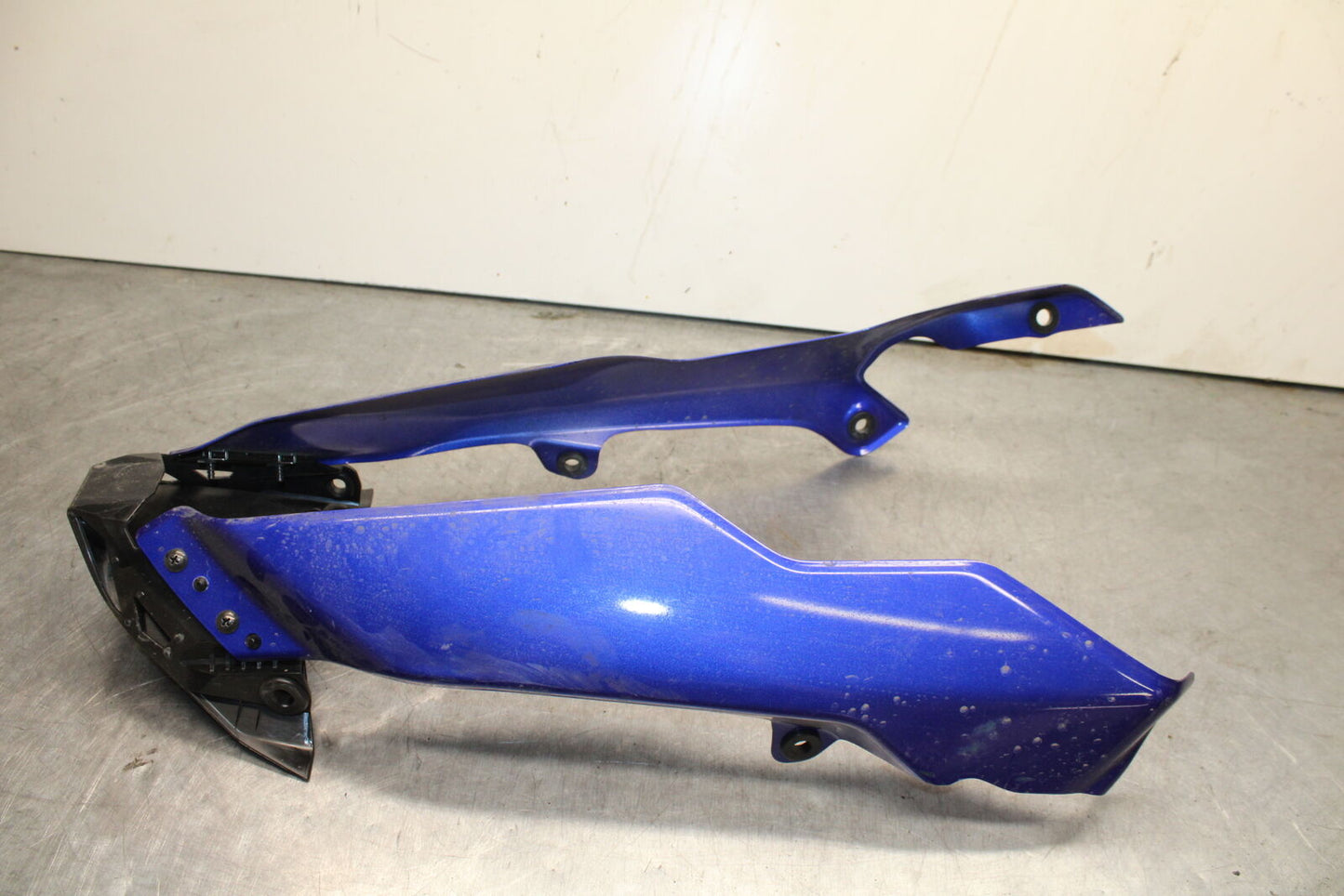 22-23 YAMAHA YZF R7 LOWER BOTTOM BELLY FAIRING COWL BB583
