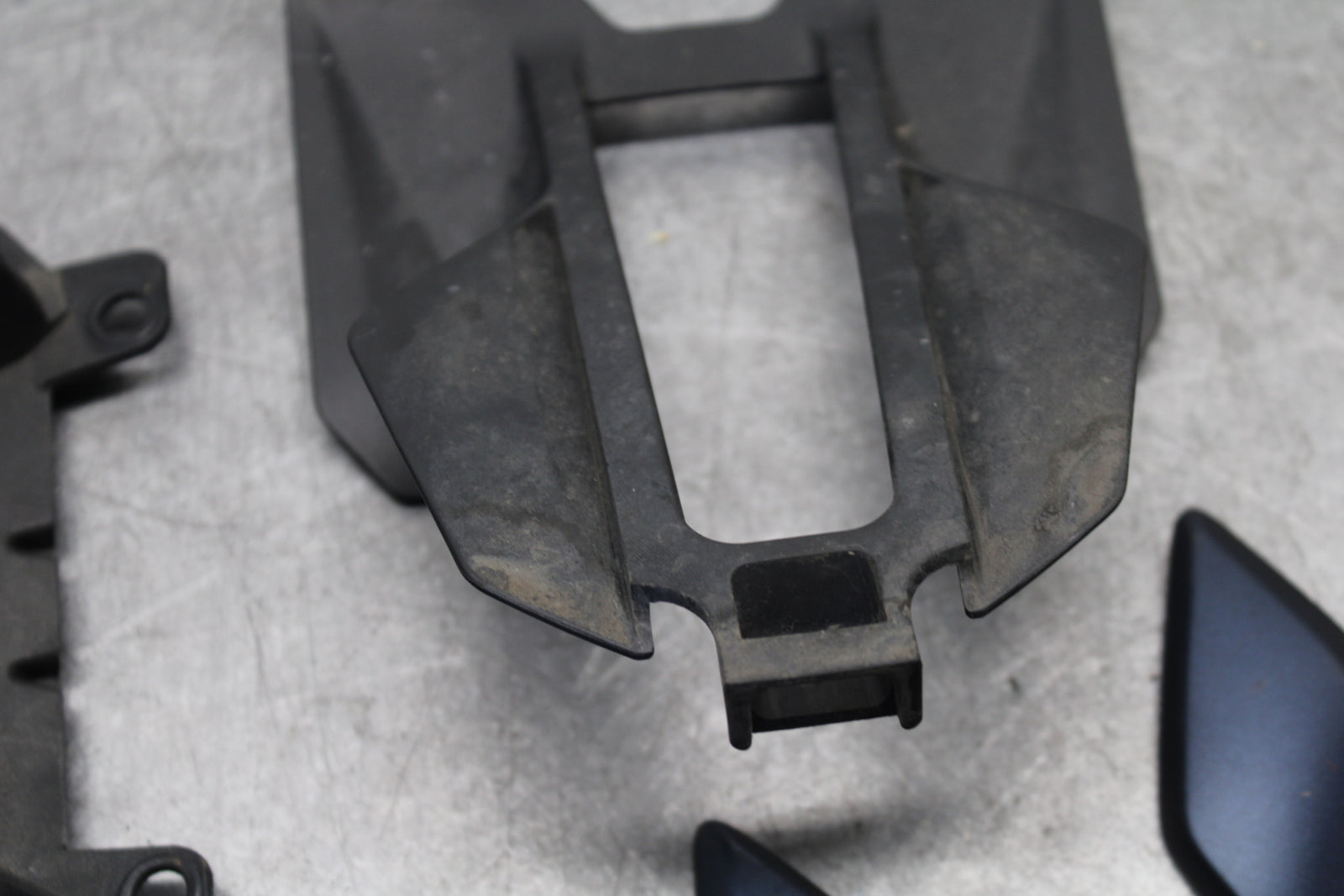 21-24 YAMAHA MT-07 MISCELLANEOUS PANELS COVERS TRIM  COWLS BB662