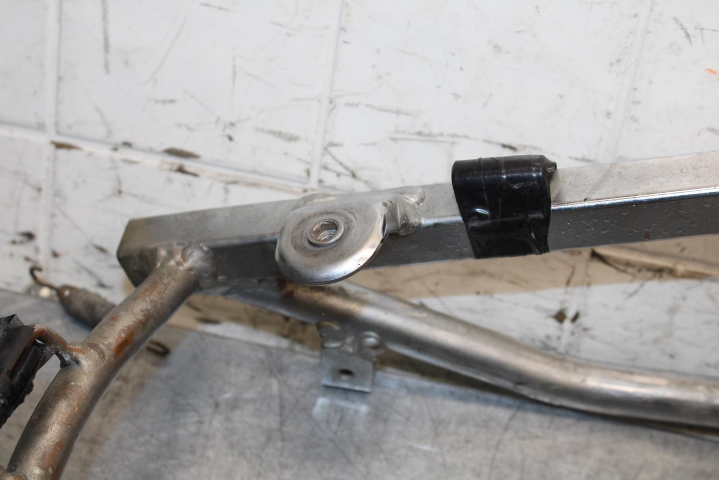 2001 Suzuki GSXR750 REAR SUBFRAME BACK SUB FRAME 41200-35F02 41200-35F24 BB553