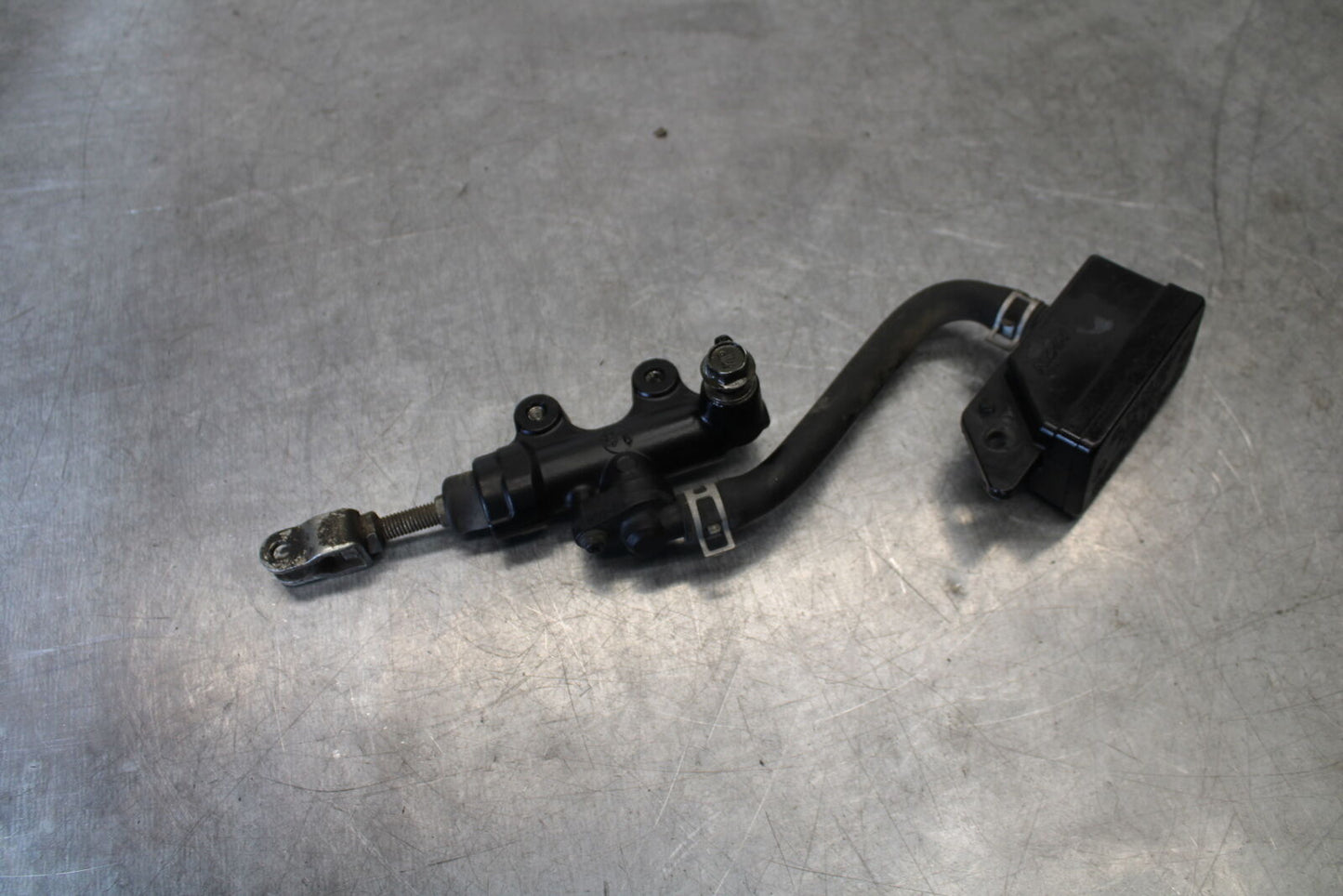 05-09 SUZUKI BOULEVARD C90 REAR BACK BRAKE MASTER CYLINDER W RESERVOIR BB692