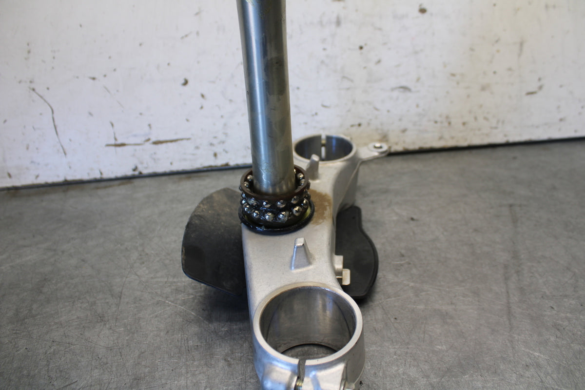 11-24 SUZUKI GSXR750 FRONT FORKS CLAMP LOWER TRIPLE TREE STEM BB687