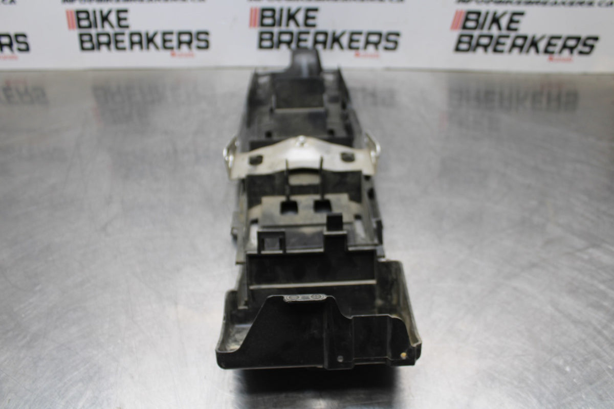 06-07 SUZUKI GSXR 600 REAR BACK TAIL UNDERTAIL BATTERY TRAY PLASTIC BB178