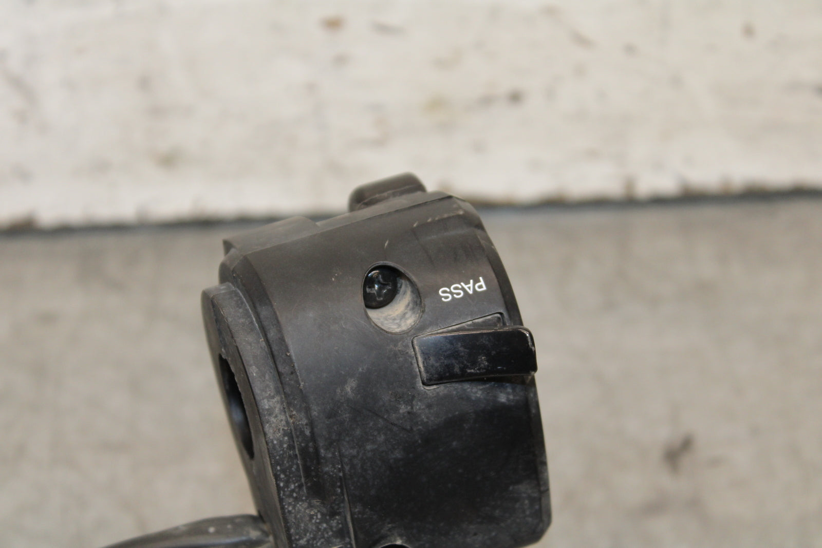 19-22 KAWASAKI Z400 LEFT CLIP ON HANDLE HORN SIGNALS SWITCH SWITCHES BB708