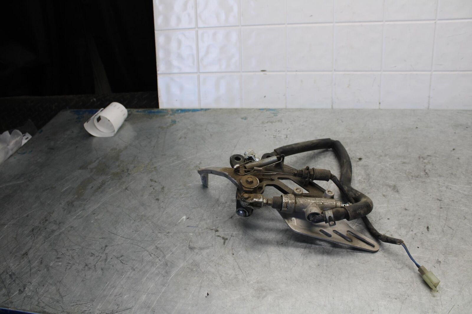 06-07 KAWASAKI NINJA ZX14R RIGHT REARSET R SET DRIVER FT PEG BRACKET MOUNT BB433