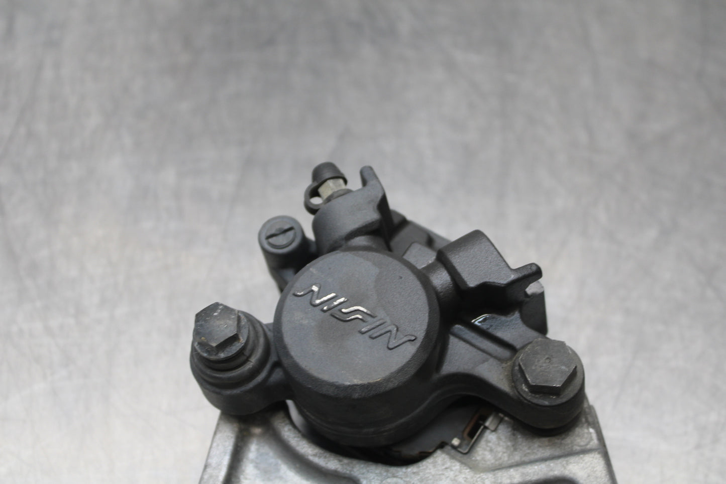03 SUZUKI SV650S REAR BACK BRAKE CALIPER W MOUNT BRACKET BB167