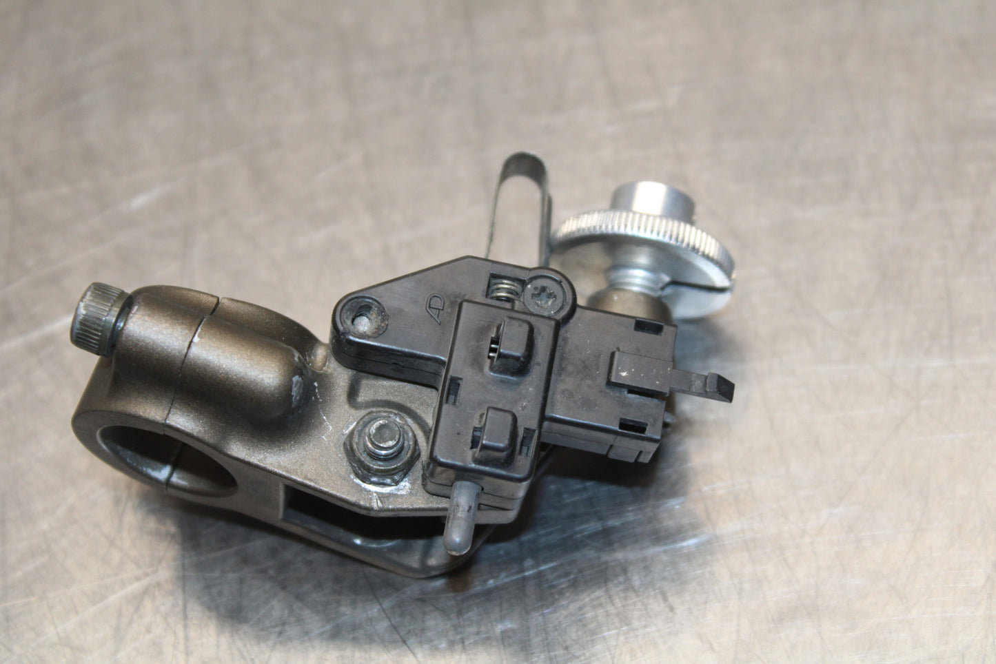 04-05 KAWASAKI NINJA ZX10R CLUTCH LEVER PERCH MOUNT BRACKET BB163