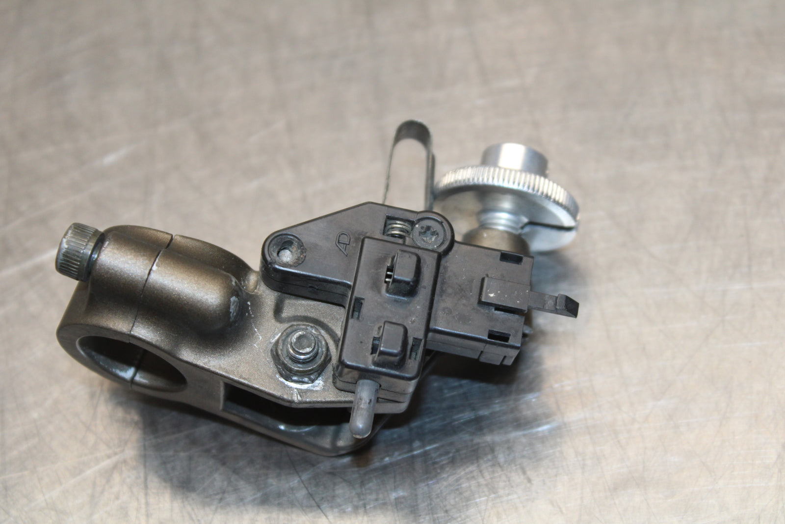 04-05 KAWASAKI NINJA ZX10R CLUTCH LEVER PERCH MOUNT BRACKET BB163