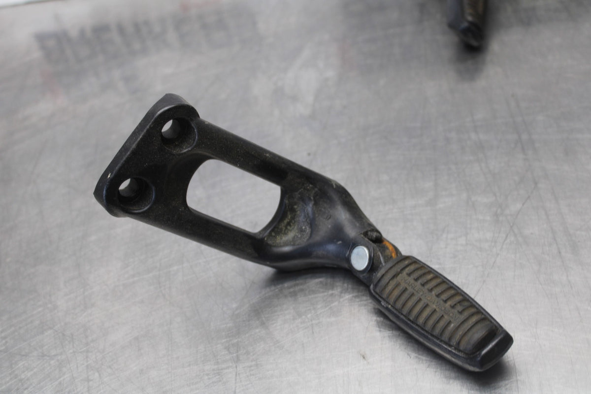 09-17 HARLEY-DAVIDSON V-ROD REAR PASSENGER FOOT STEP PEG SET BB886