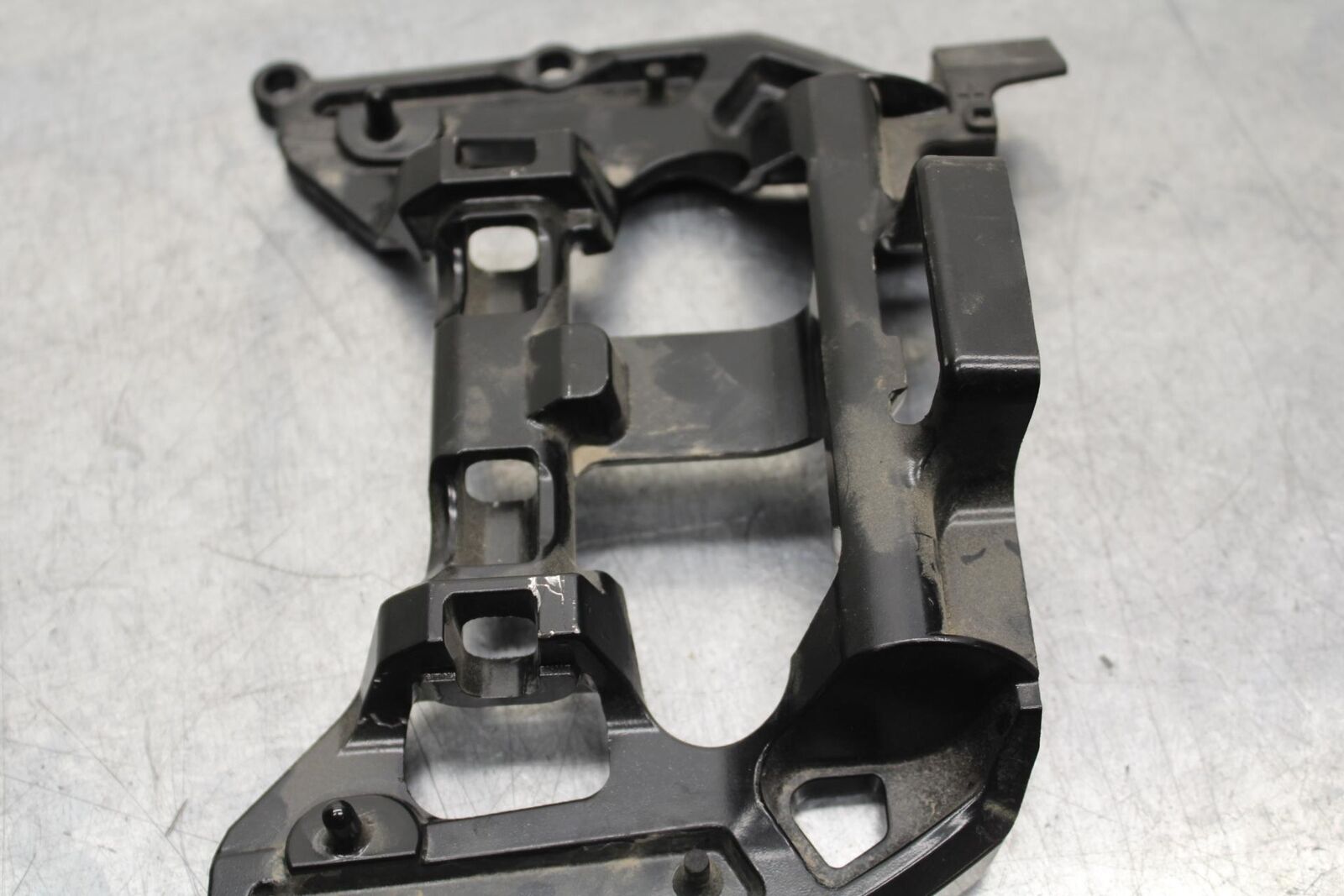 20-21 YAMAHA XSR900 GAS TANK FUEL CELL PETROL RESERVOIR BRACKET  BB599