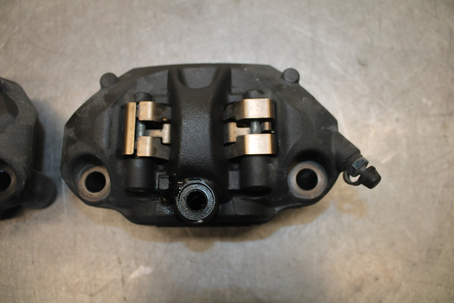 19-23 KAWASAKI NINJA ZX6R RIGHT LEFT FRONT BRAKE CALIPER SET PAIR CALIPERS BB701