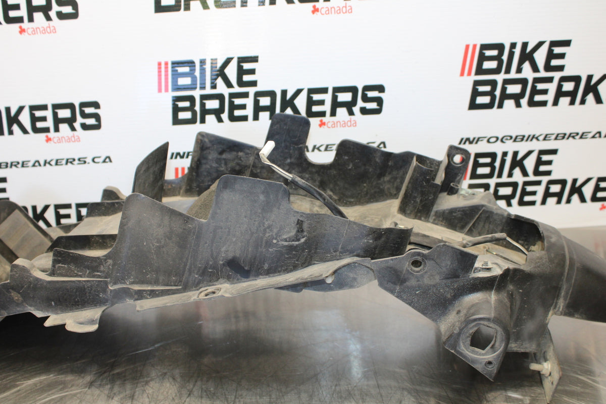 00 SUZUKI SV650 REAR BACK TAIL UNDERTAIL BATTERY TRAY PLASTIC BB156