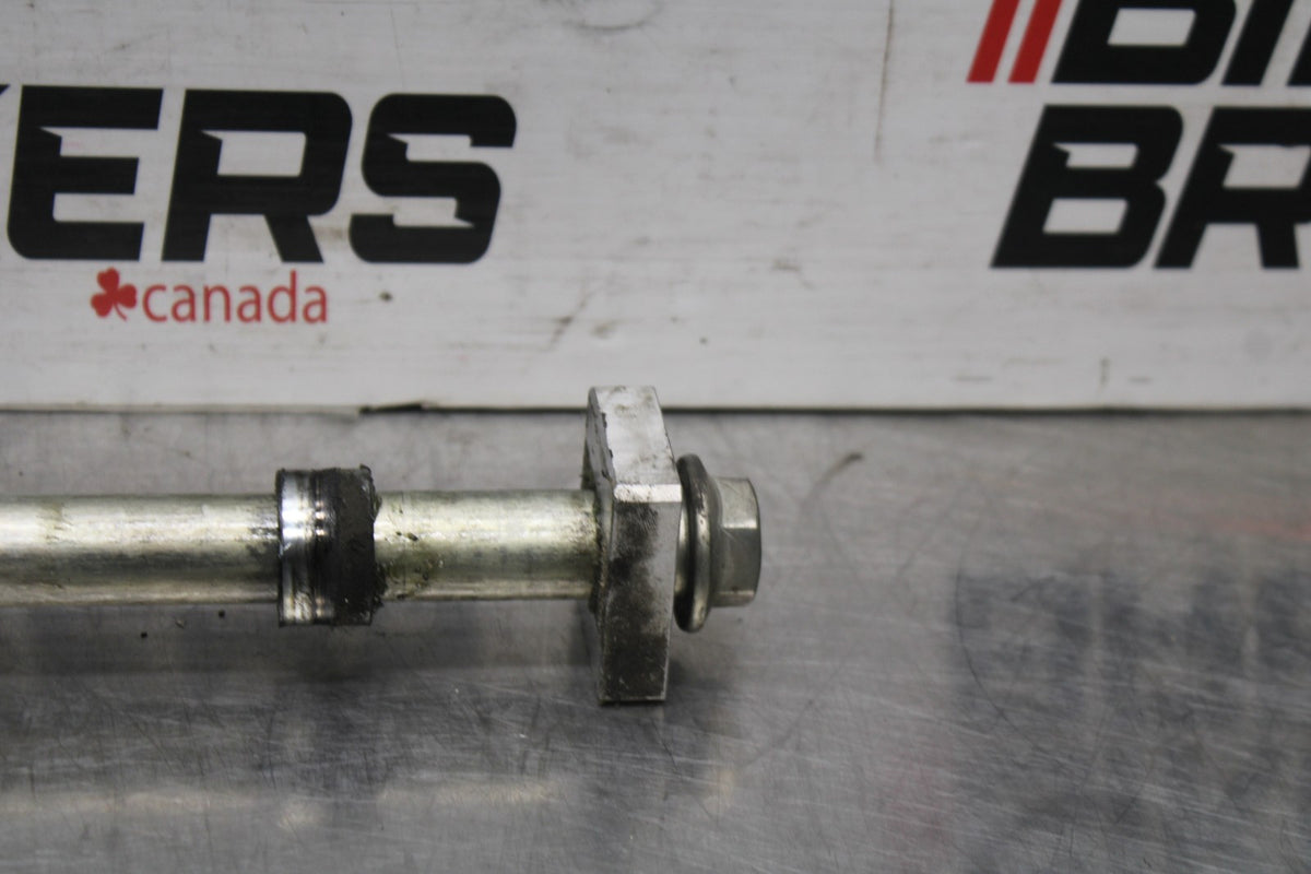 23 KAWASAKI Z900RS REAR AXLE BACK WHEEL RIM PIVOT BOLT AXEL BB935