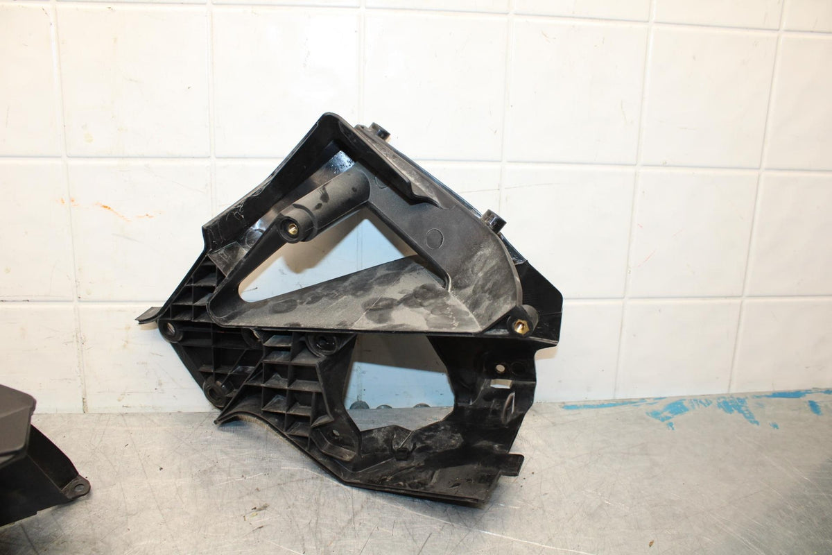 18 KTM RC 390 UPPER FAIRING MIRROR GAUGES STAY BRACKET BB442