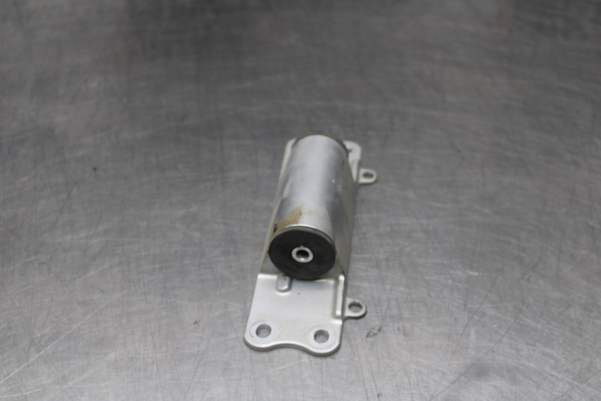 13 YAMAHA YZF R1 GAS TANK FUEL CELL PETROL RESERVOIR BRACKET MOUNT BB781