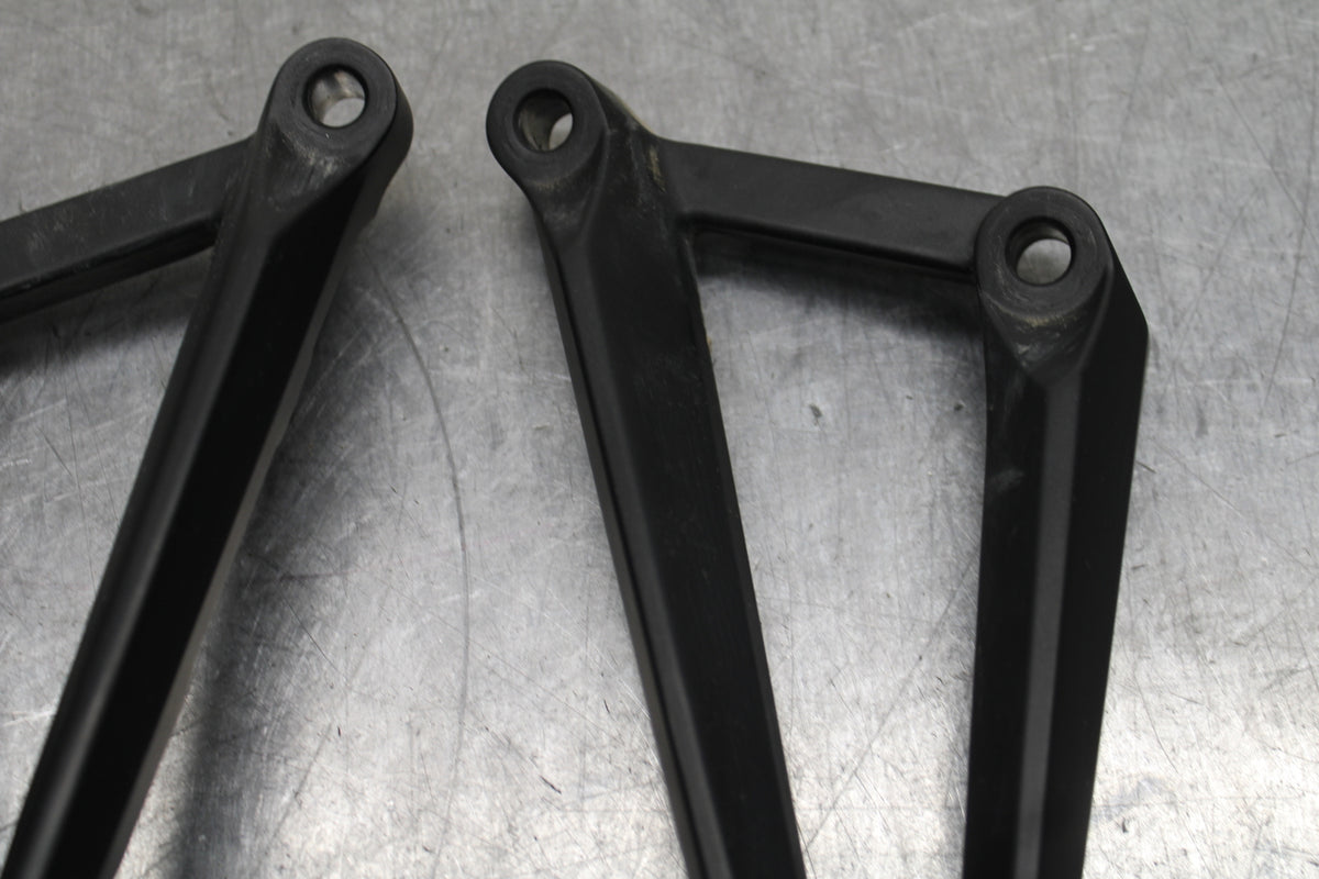 19-24 YAMAHA R3 REAR BACK PASSENGER PEG SET PAIR BB736