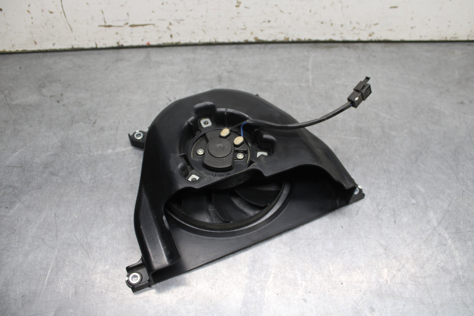 18-24 KAWASAKI NINJA 650 ENGINE RADIATOR COOLING FAN BB725