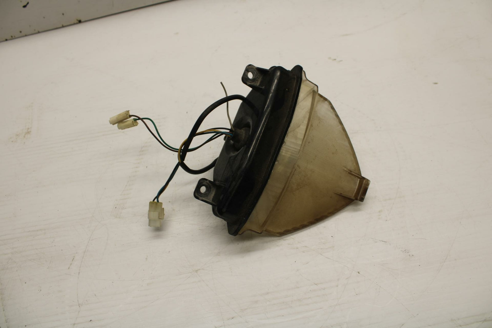 06 YAMAHA YZF R1 REAR TAIL TAILLIGHT BACK BRAKE LIGHT  BB282