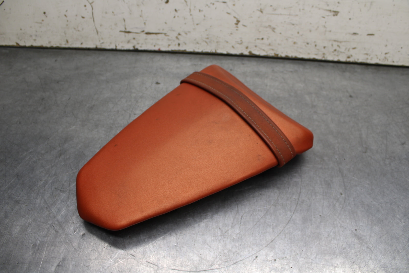 12-13 KAWASAKI Z1000 REAR BACK PASSENGER TANDEM SEAT PAD SADDLE PILLION BB743