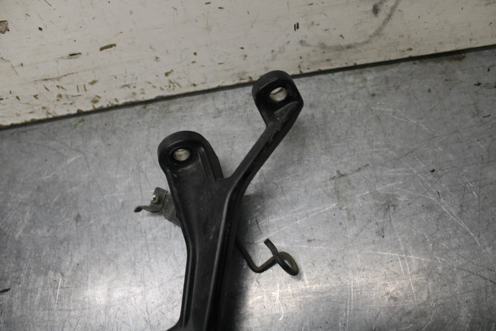 24 KAWASAKI NINJA 500 ABS REAR BACK PASSENGER PEG SET PAIR BB744