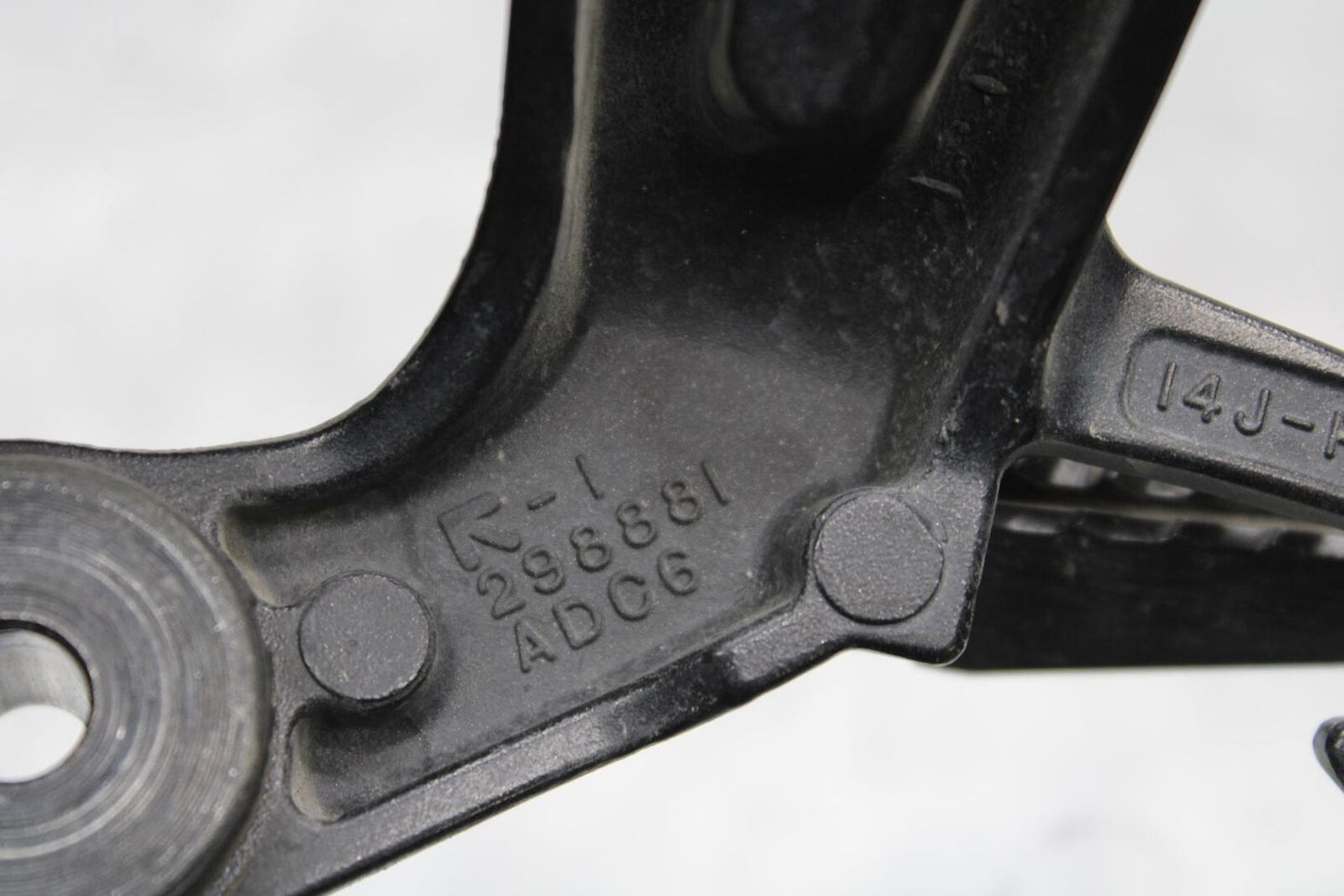 2017 Suzuki GSXR600 REAR BACK PASSENGER PEG SET PAIR BB598