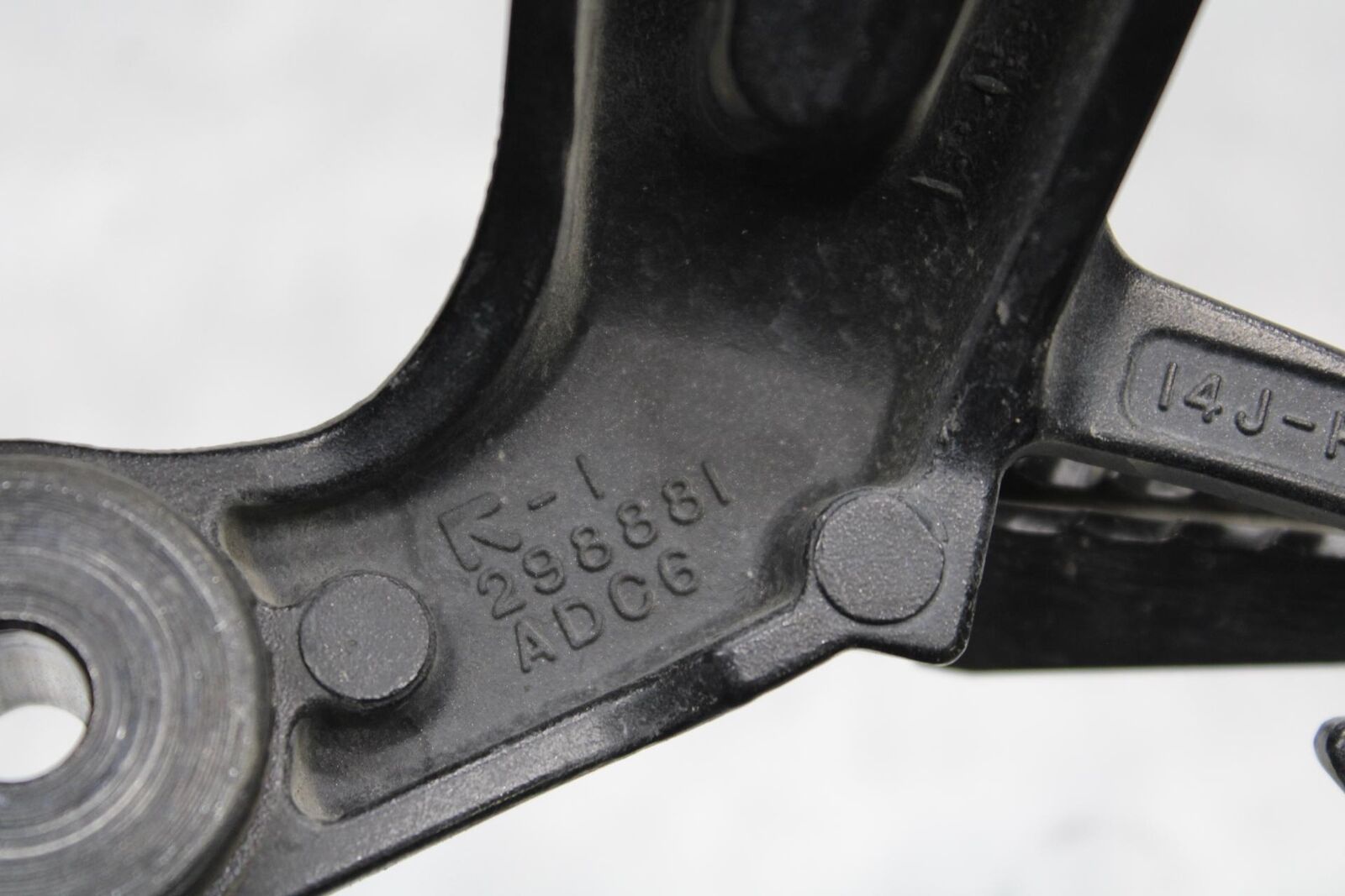 2017 Suzuki GSXR600 REAR BACK PASSENGER PEG SET PAIR BB598