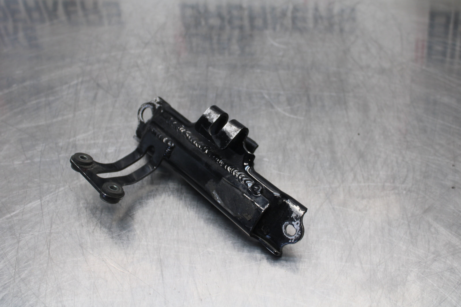 04-05 KAWASAKI NINJA ZX10R GAS TANK FUEL PETROL RESERVOIR BRACKET MOUNT BB163