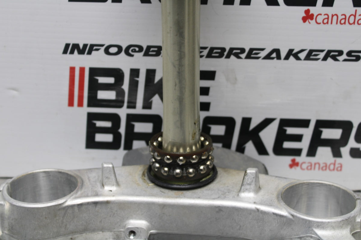 08-10 SUZUKI GSXR 600 FRONT FORKS CLAMP LOWER TRIPLE TREE STEM BB202