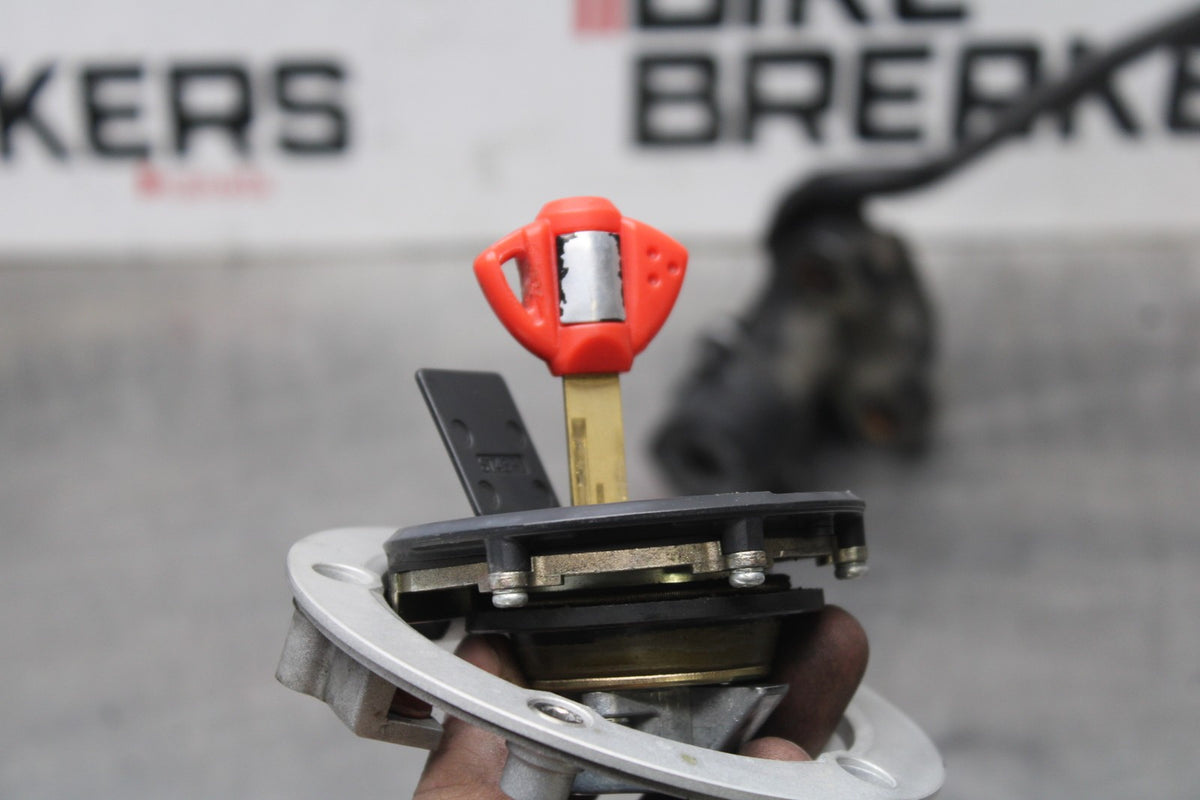 05-06 SUZUKI GSXR1000 IGNITION LOCK KEY SET W/ GAS CAP AND SEAT LOCK BB857