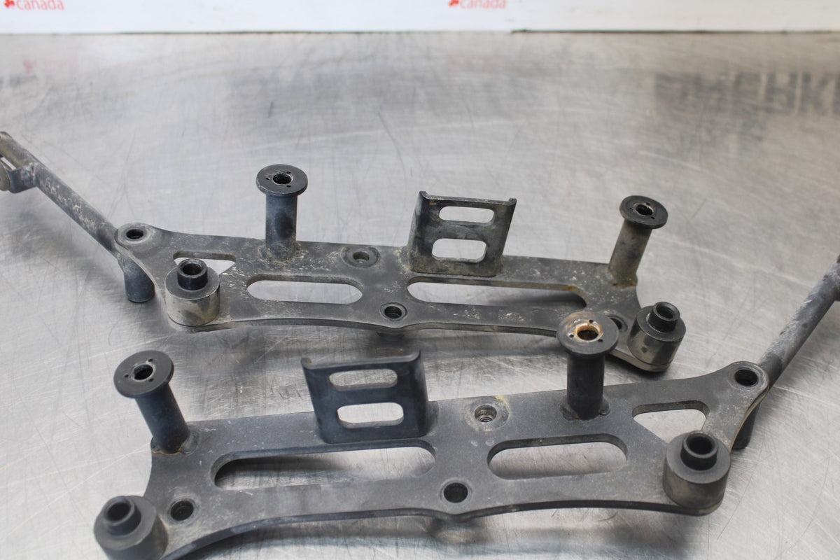 08 KAWASAKI VULCAN 1600 VN1600D NOMAD SADDLEBAG MOUNTING BRACKETS MOUNTS BB904