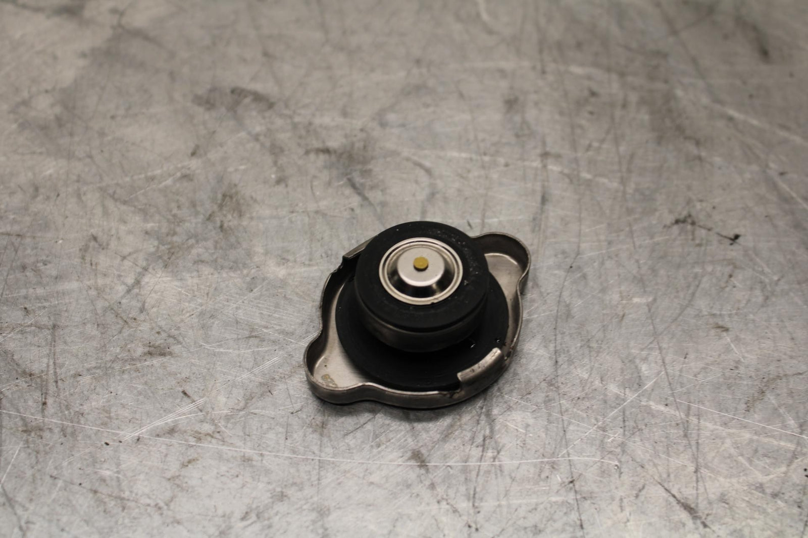 09-14 YAMAHA YZF R1 RADIATOR CAP BB448