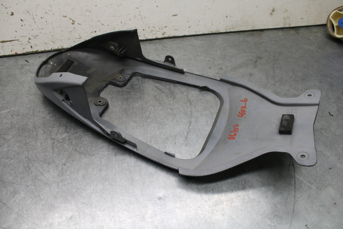 08-10 SUZUKI GSXR 600  CENTER REAR BACK TAIL FAIRING COWL BB101