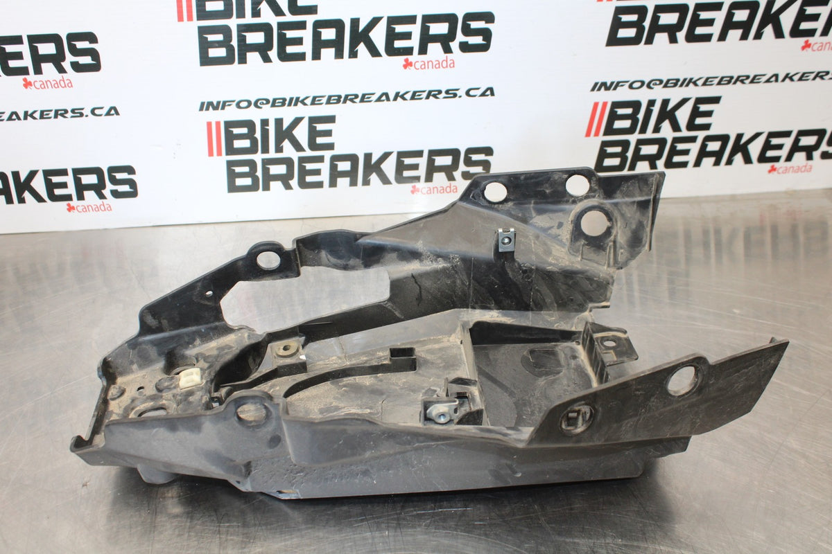 17-22 KTM 390 DUKE REAR BACK TAIL UNDERTAIL BATTERY TRAY PLASTIC BB180