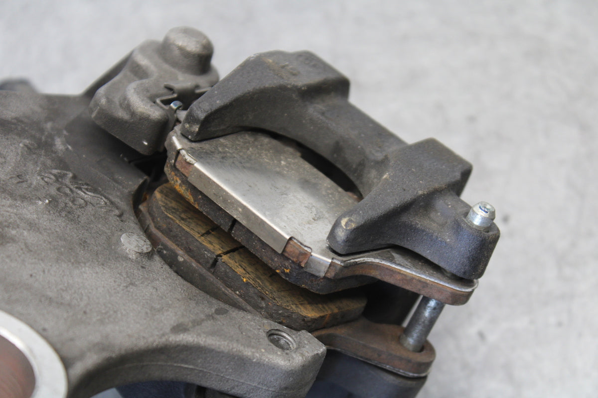 08-17 YAMAHA YZF R6 REAR BACK BRAKE CALIPER W MOUNT BRACKET 2C0-2580W-00-00