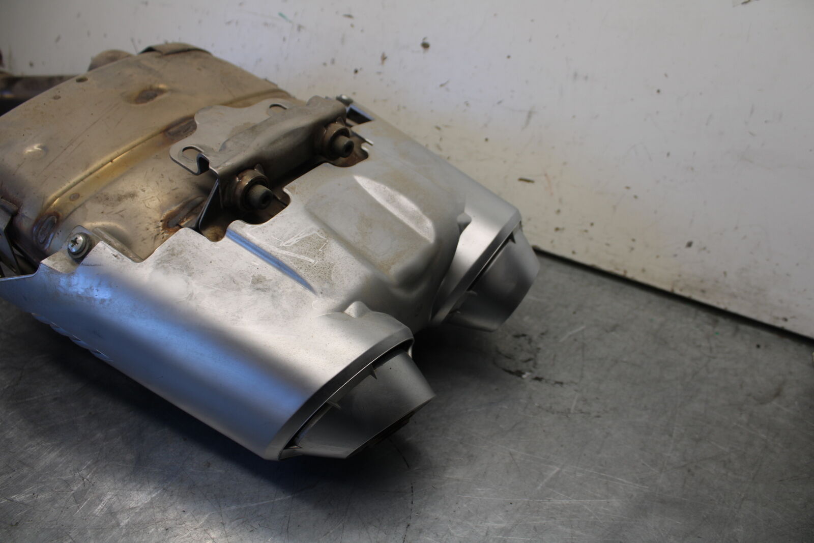 07-09 YAMAHA FZ6 EXHAUST PIPE MUFFLER SLIP ON CAN SILENCER 5VX-14710-01-00 BB713