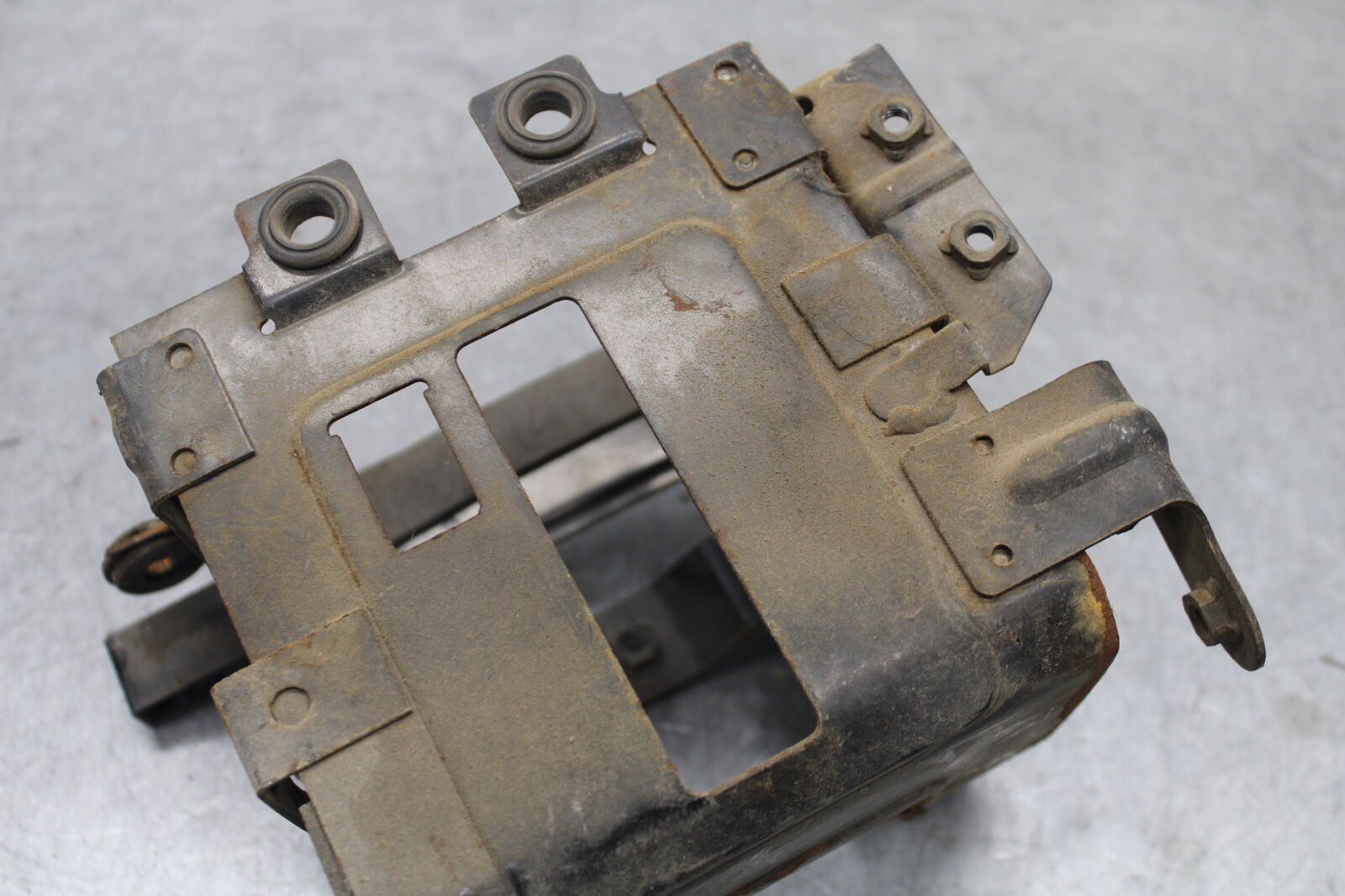 85-86 SUZUKI MADURA 1200 BATTERY TRAY BOX HOLDER  BB691