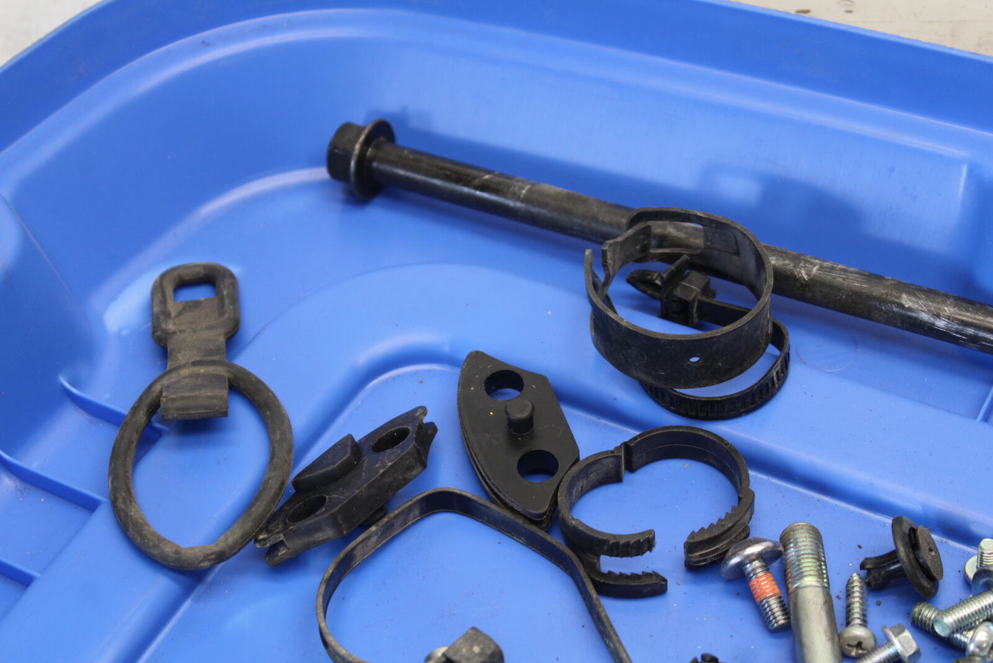 08-16 YAMAHA YZF R6 ENGINE MOUNTING BOLTS HARDWARE MOTOR SCREWS BB665