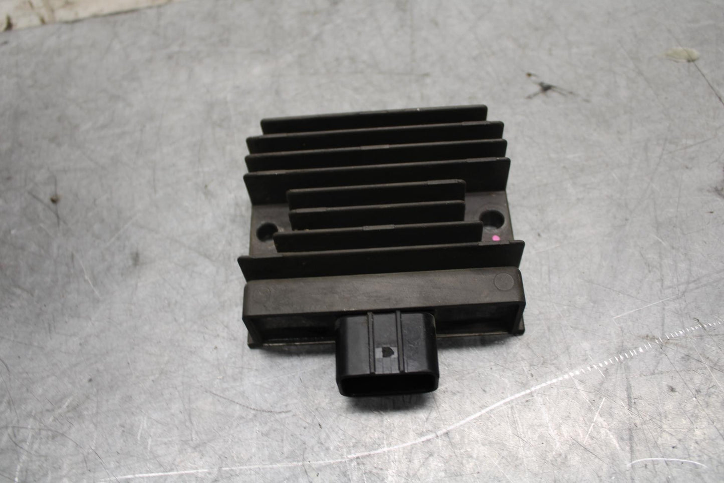 17 KAWASAKI Z900 ZR900 RECTIFIER VOLTAGE REGULATOR 21066-0753 BB549