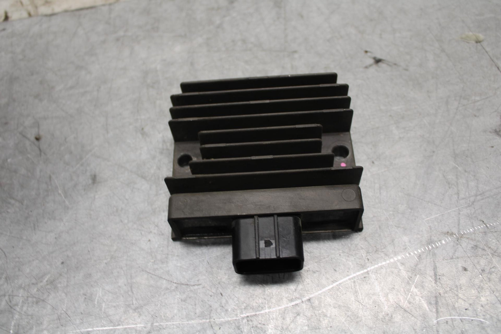 17 KAWASAKI Z900 ZR900 RECTIFIER VOLTAGE REGULATOR 21066-0753 BB549