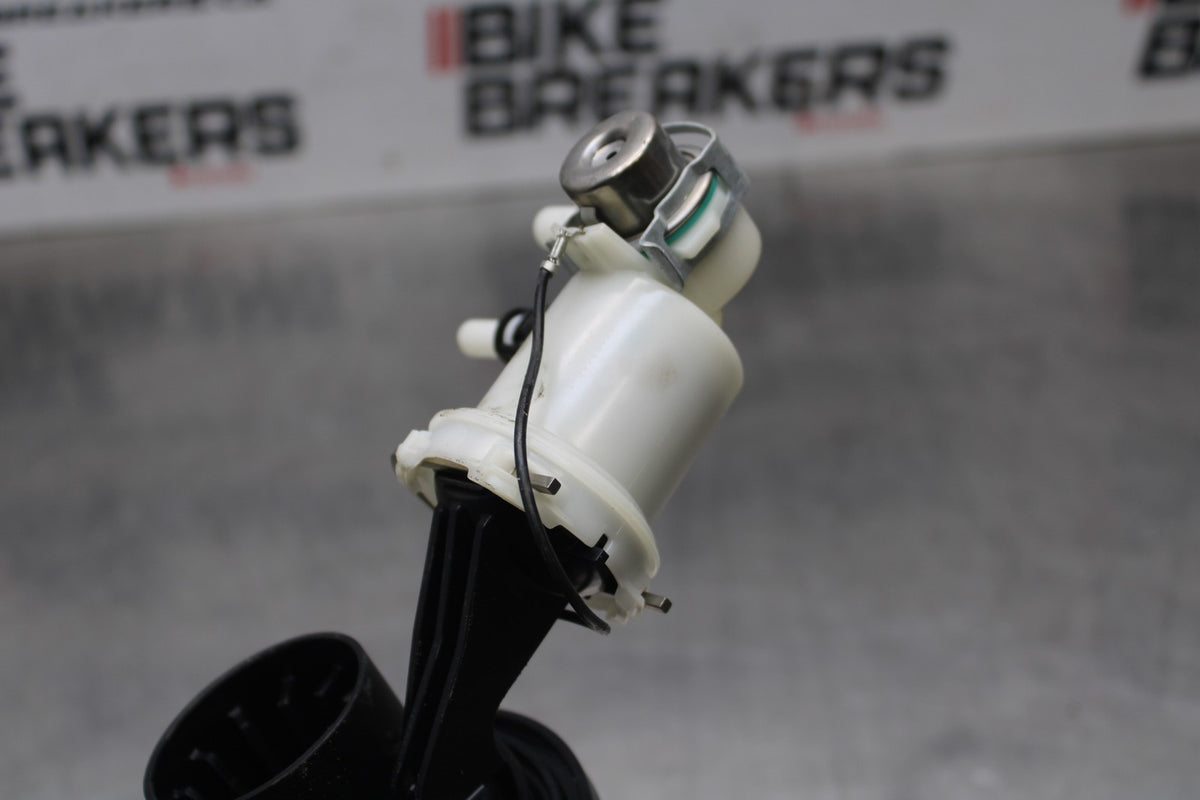 08 HARLEY-DAVIDSON ELECTRA GLIDE POLICE EFI FLHTPI GAS CAP FILLER NECK BB816