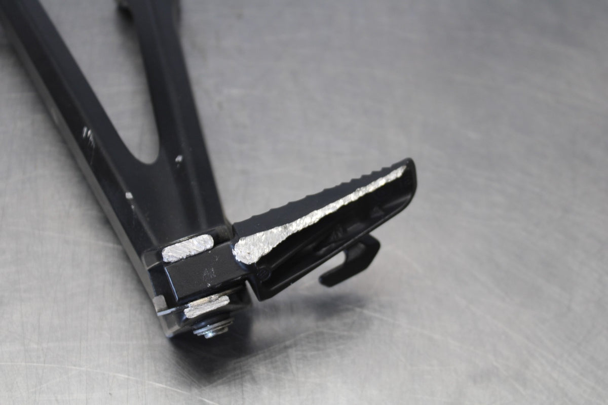 11-26 SUZUKI GSXR750 LEFT REAR BACK PASSENGER PEG BB882