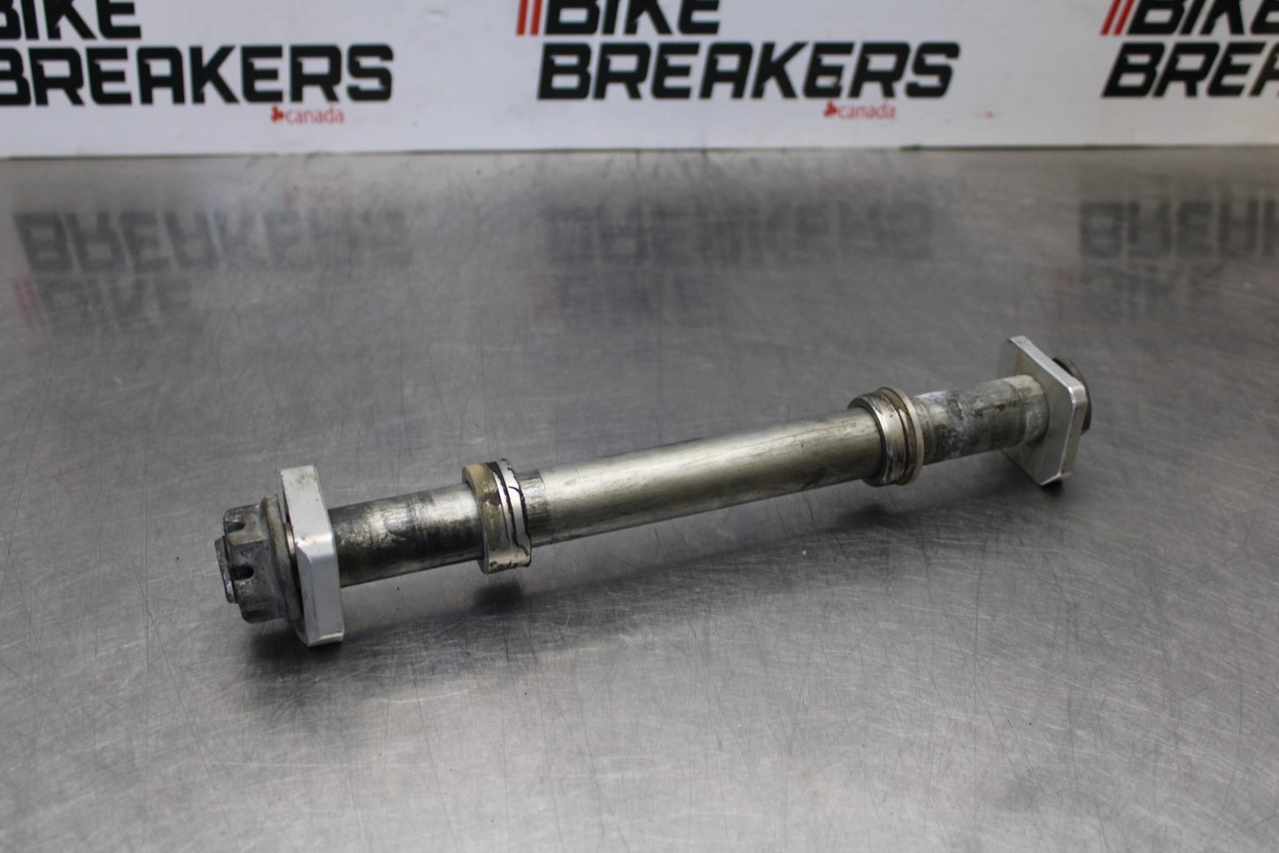 05-06 SUZUKI GSXR1000 REAR AXLE BACK WHEEL RIM PIVOT BOLT AXEL BB773