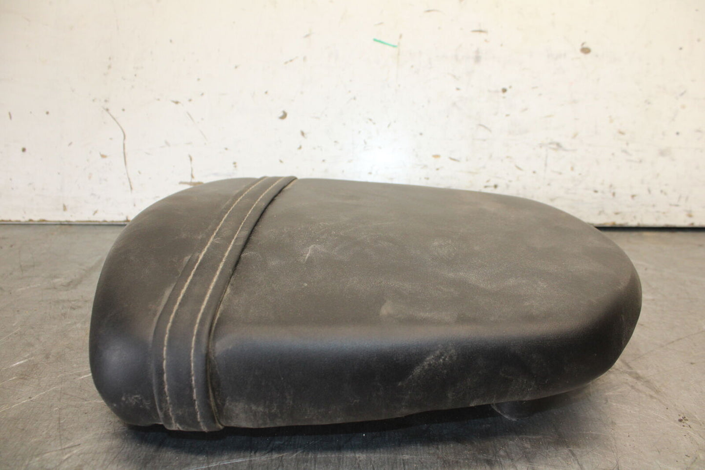 06-07 SUZUKI GSXR 600 REAR BACK PASSENGER TANDEM SEAT PAD SADDLE PILLION BB694