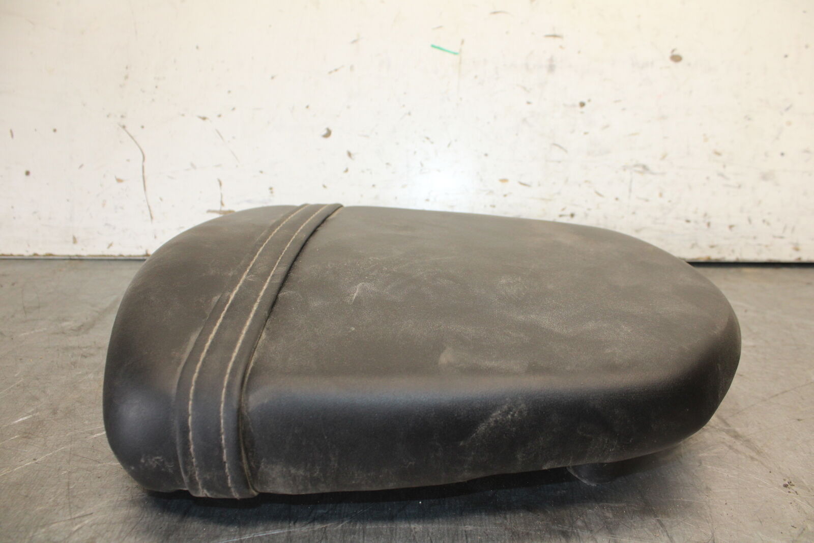06-07 SUZUKI GSXR 600 REAR BACK PASSENGER TANDEM SEAT PAD SADDLE PILLION BB694